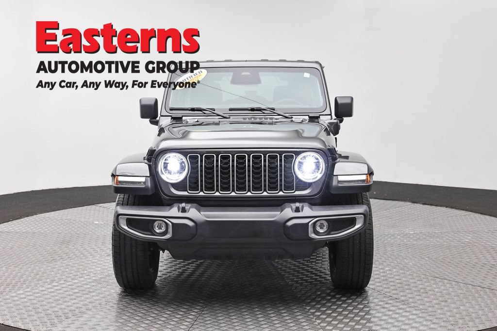 Used 2025 Jeep Wrangler Unlimited Sahara AWD/4WD image 2