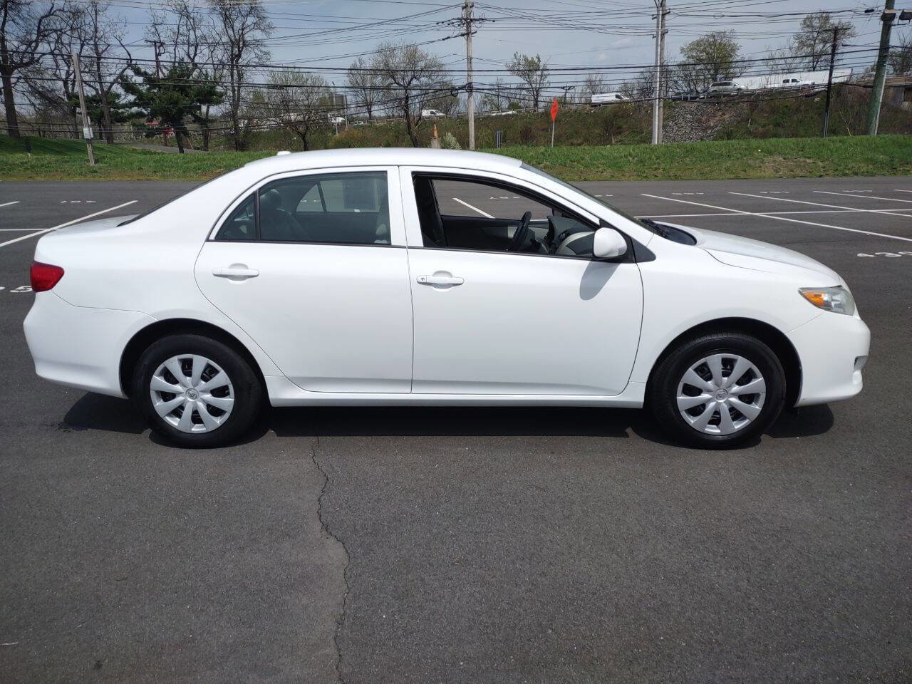 Used 2009 Toyota Corolla LE FWD image 5