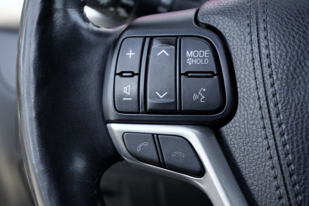 Used 2018 Toyota Highlander Limited Platinum image 25