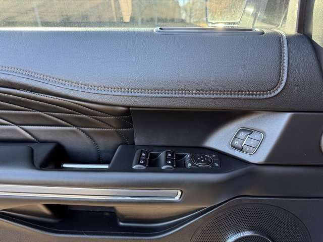 Used 2019 Ford Expedition Max Platinum image 13