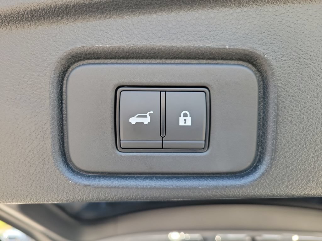 Certified 2026 Nissan Pathfinder Platinum FWD image 9