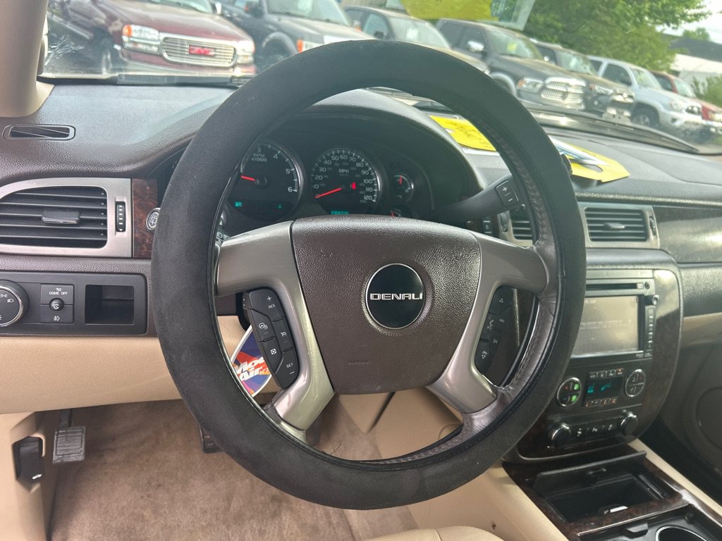 Used 2014 GMC Yukon Denali AWD/4WD image 16