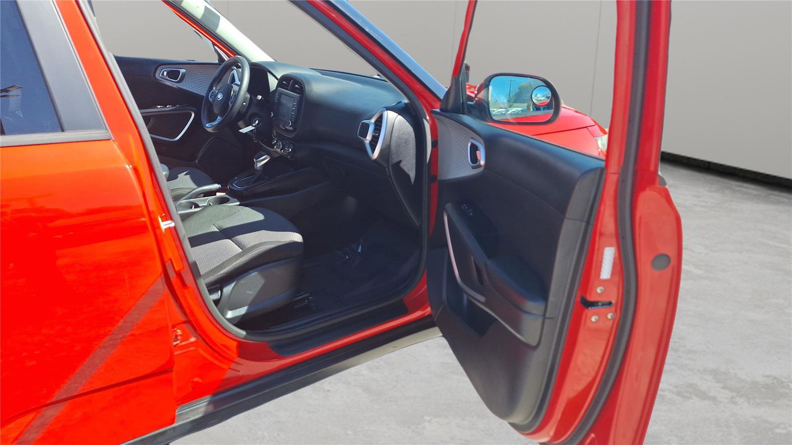 Used 2020 Kia Soul LX image 12