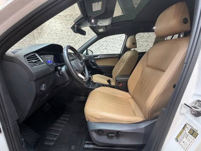 Used 2024 Volkswagen Tiguan SE w/ Panoramic Sunroof Package FWD image 20