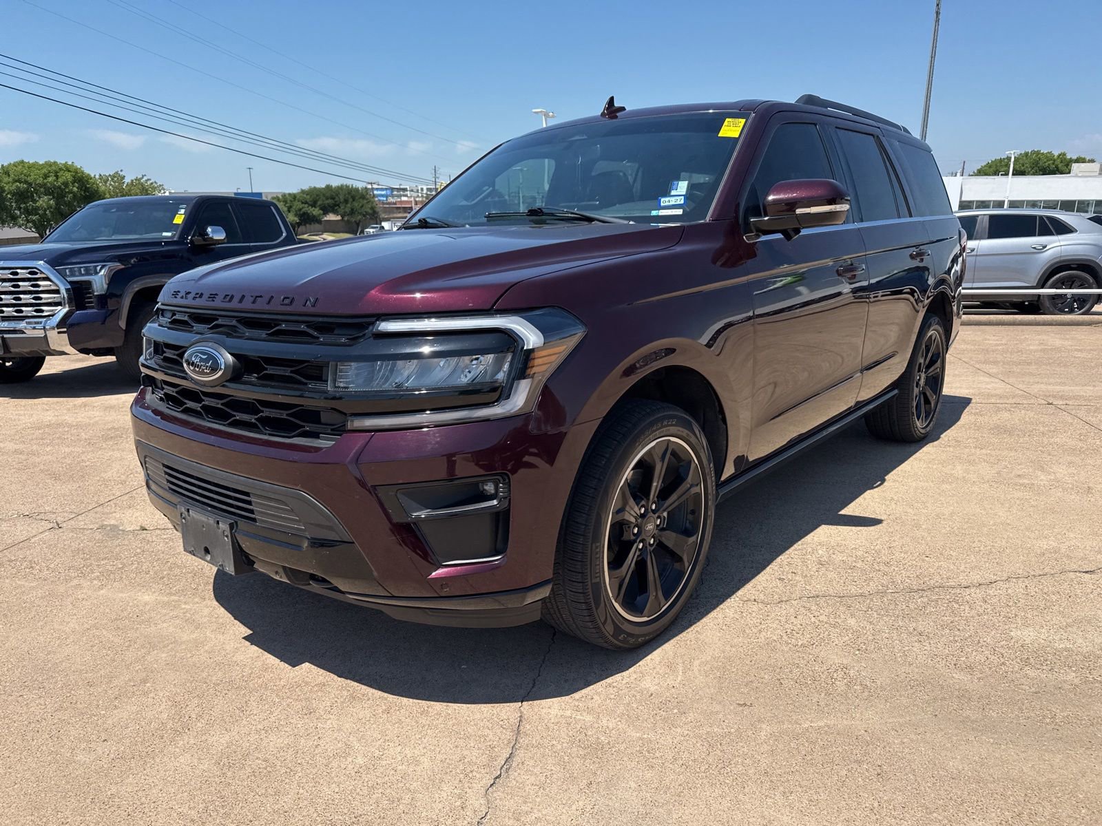 Used 2024 Ford Expedition Limited AWD/4WD image 3