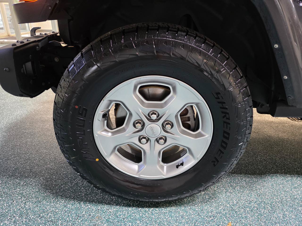 Used 2021 Jeep Gladiator Sport AWD/4WD image 12