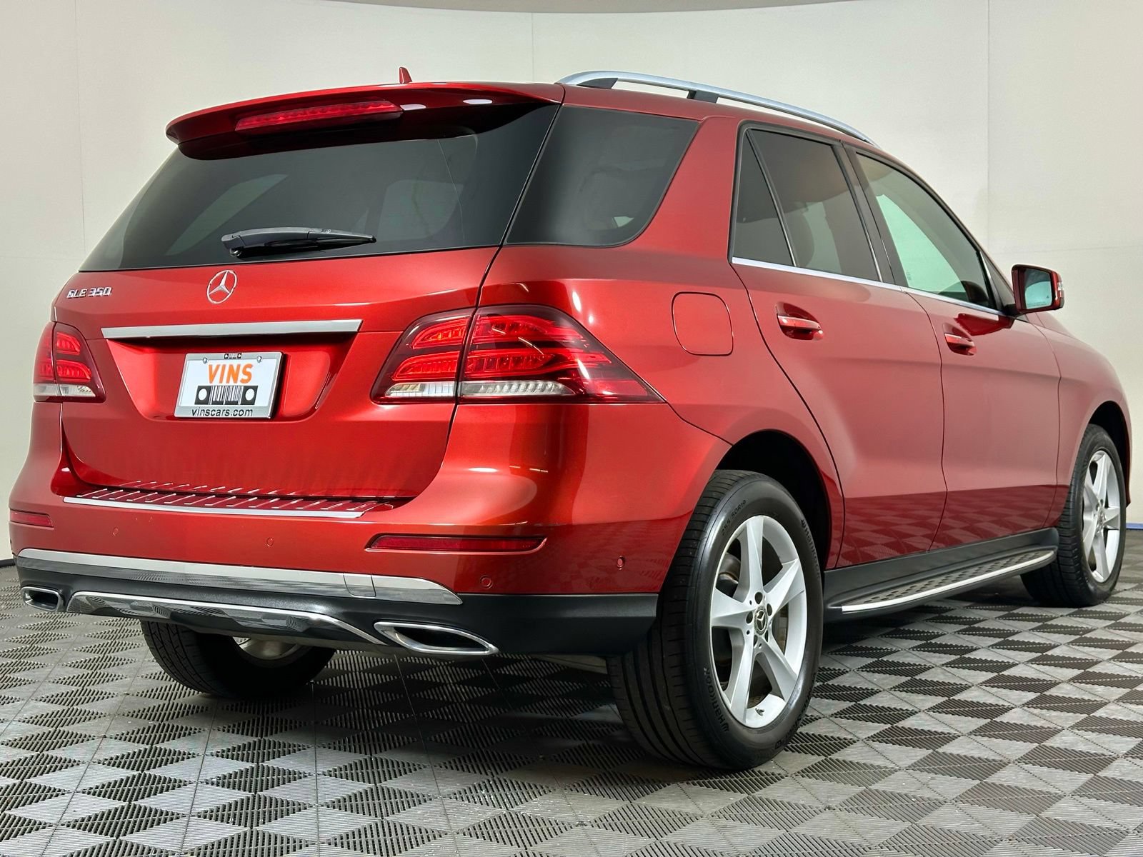 Used 2018 Mercedes-Benz GLE 350 w/ Premium 1 Package image 4