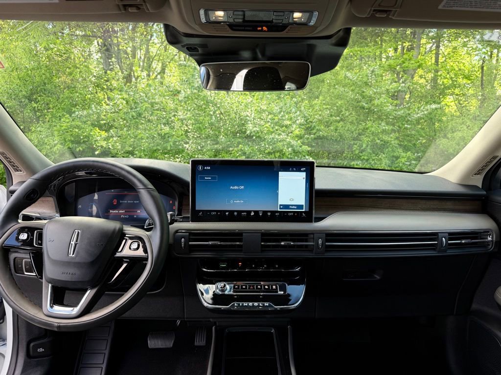 Used 2025 Lincoln Corsair Reserve w/ Jet Appearance Package FWD image 12