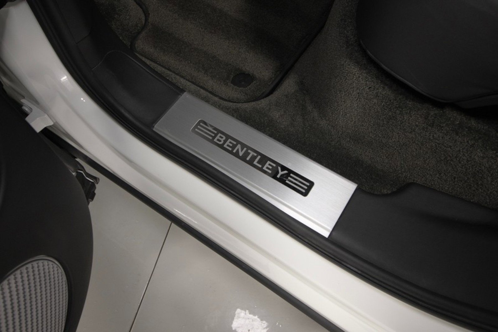 Used 2017 Bentley Bentayga image 44