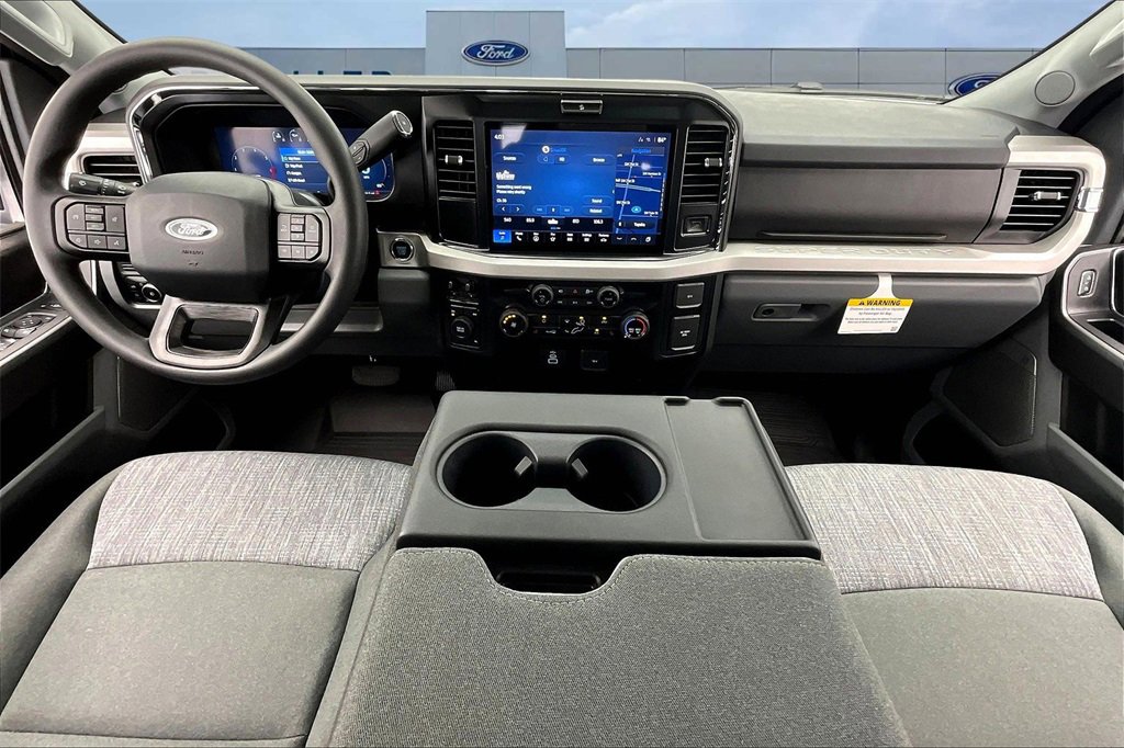 New 2026 Ford F350 4x4 Crew Cab DRW Super Duty image 5