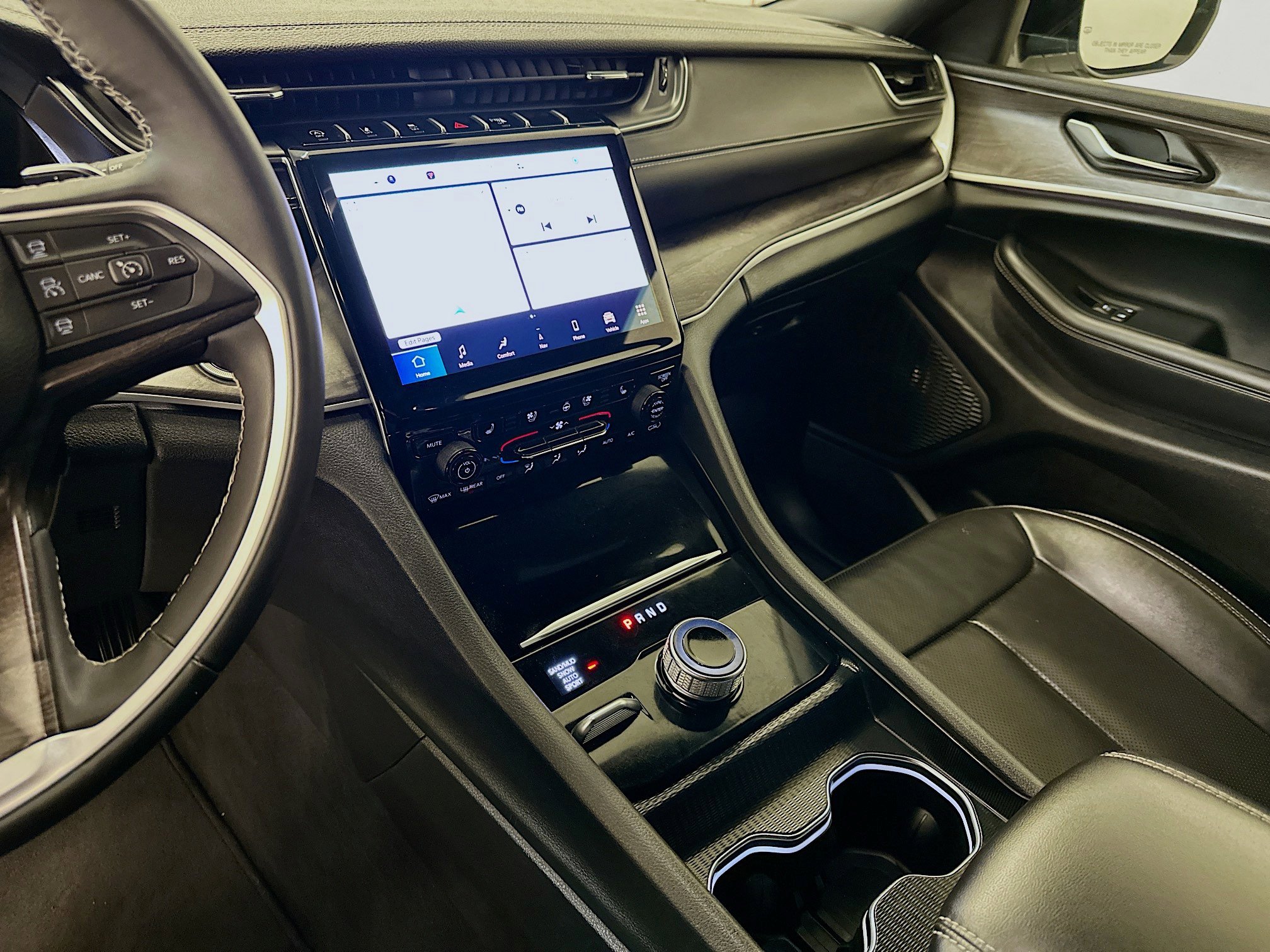 Used 2024 Jeep Grand Cherokee L Limited w/ Luxury Tech Group II image 26