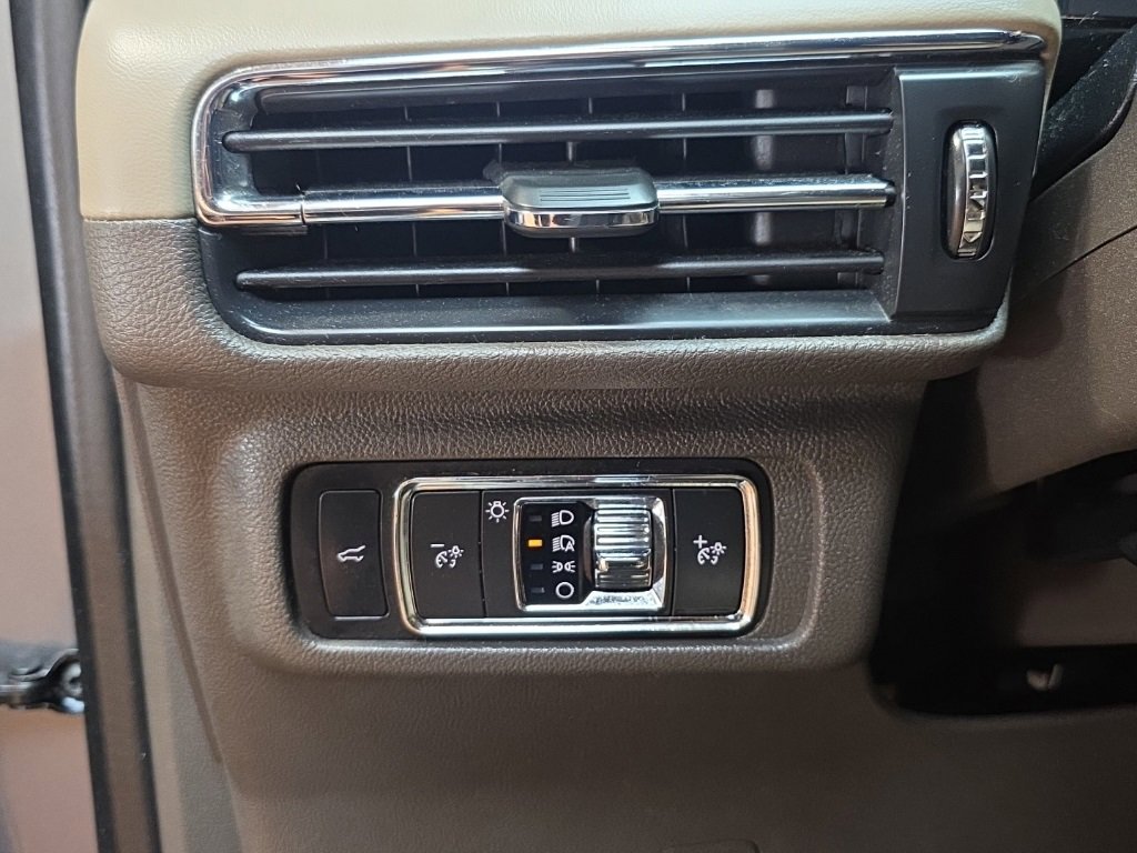 Used 2021 Lincoln Corsair Standard image 29