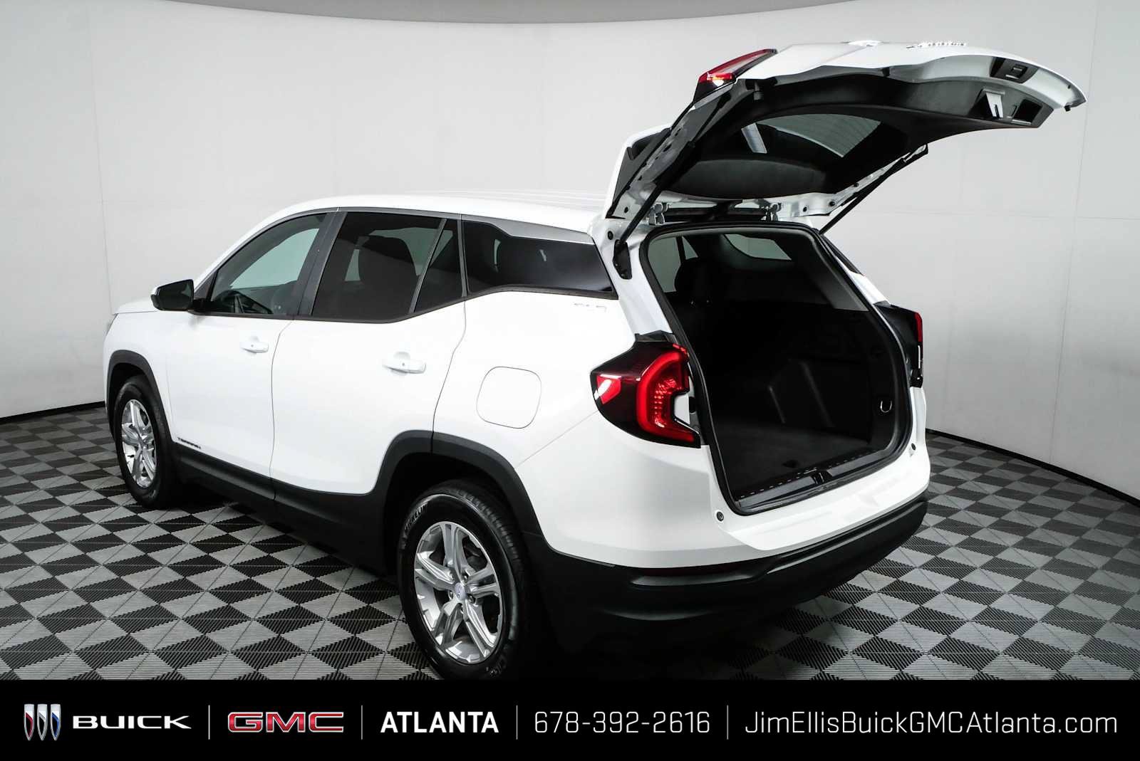 Used 2023 GMC Terrain SLE FWD image 31