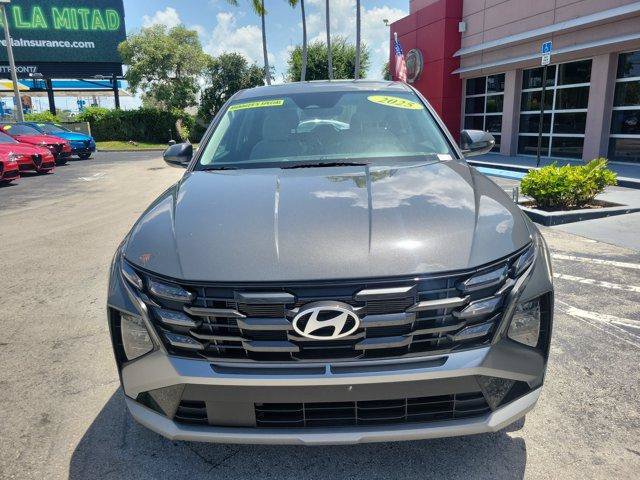 Used 2025 Hyundai Tucson SE FWD image 2