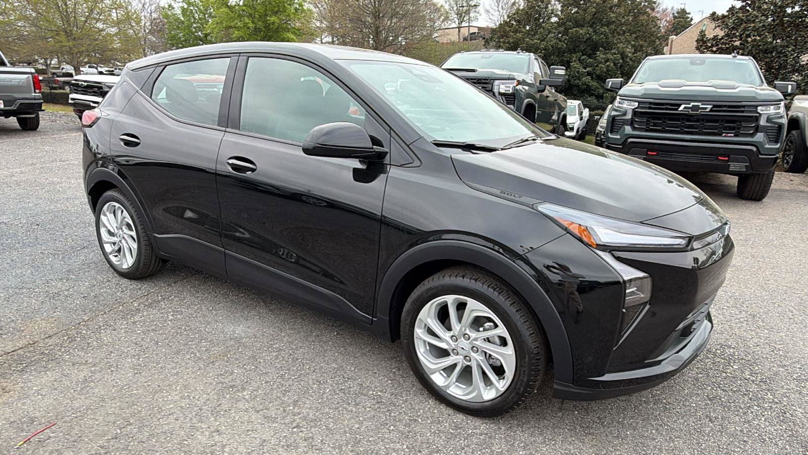 New 2027 Chevrolet Bolt LT w/ Comfort Package FWD image 3