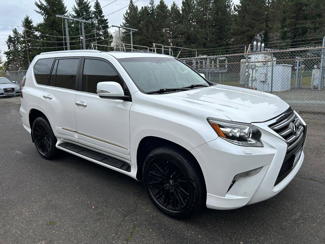 Used 2014 Lexus GX 460 Luxury AWD/4WD image 3