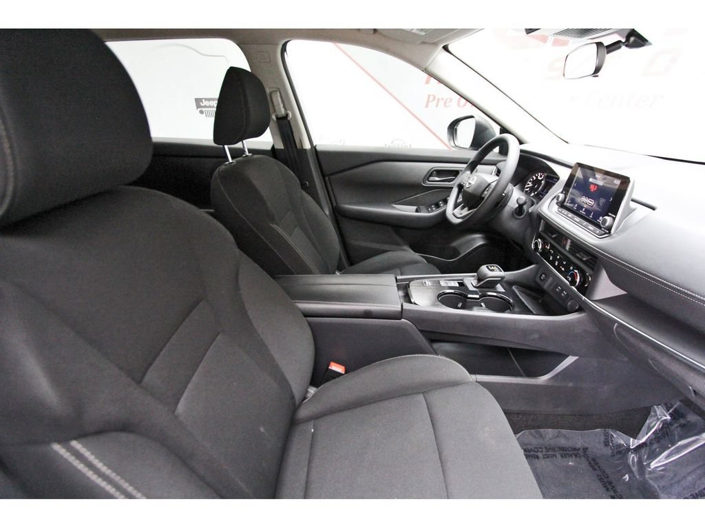 Used 2025 Nissan Rogue S FWD image 11