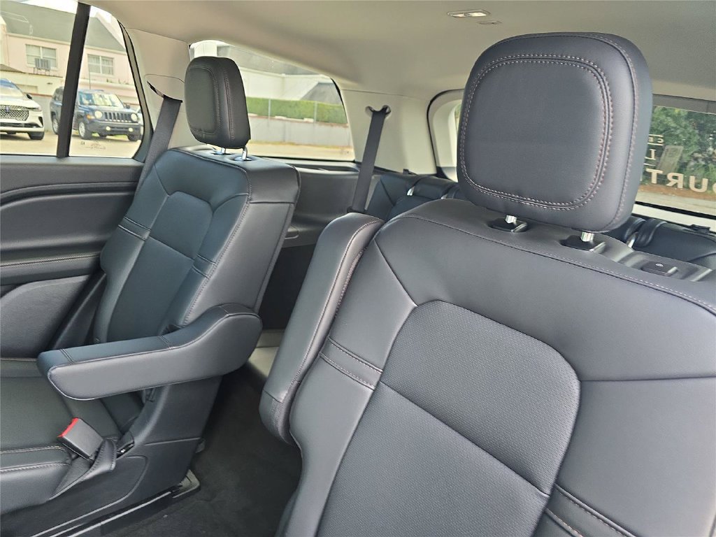 New 2026 Lincoln Aviator 2WD image 14