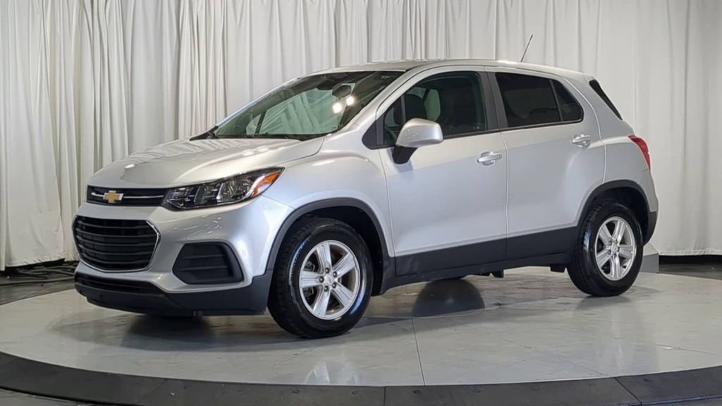 Used 2020 Chevrolet Trax LS w/ Tint and Cruise Package FWD image 5
