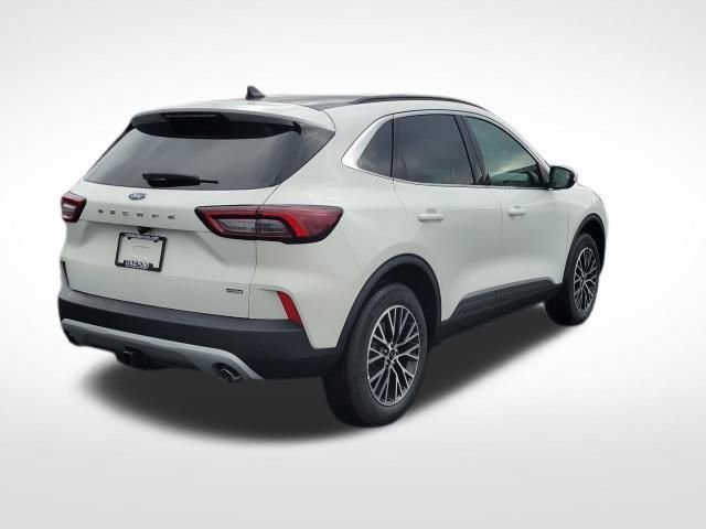 New 2026 Ford Escape SE w/ Class II Trailer Tow Package image 9