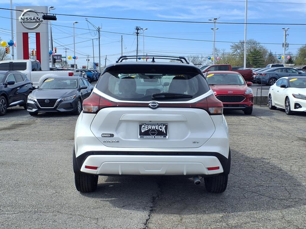 Used 2022 Nissan Kicks SV w/ Interior Electronics Package FWD image 5