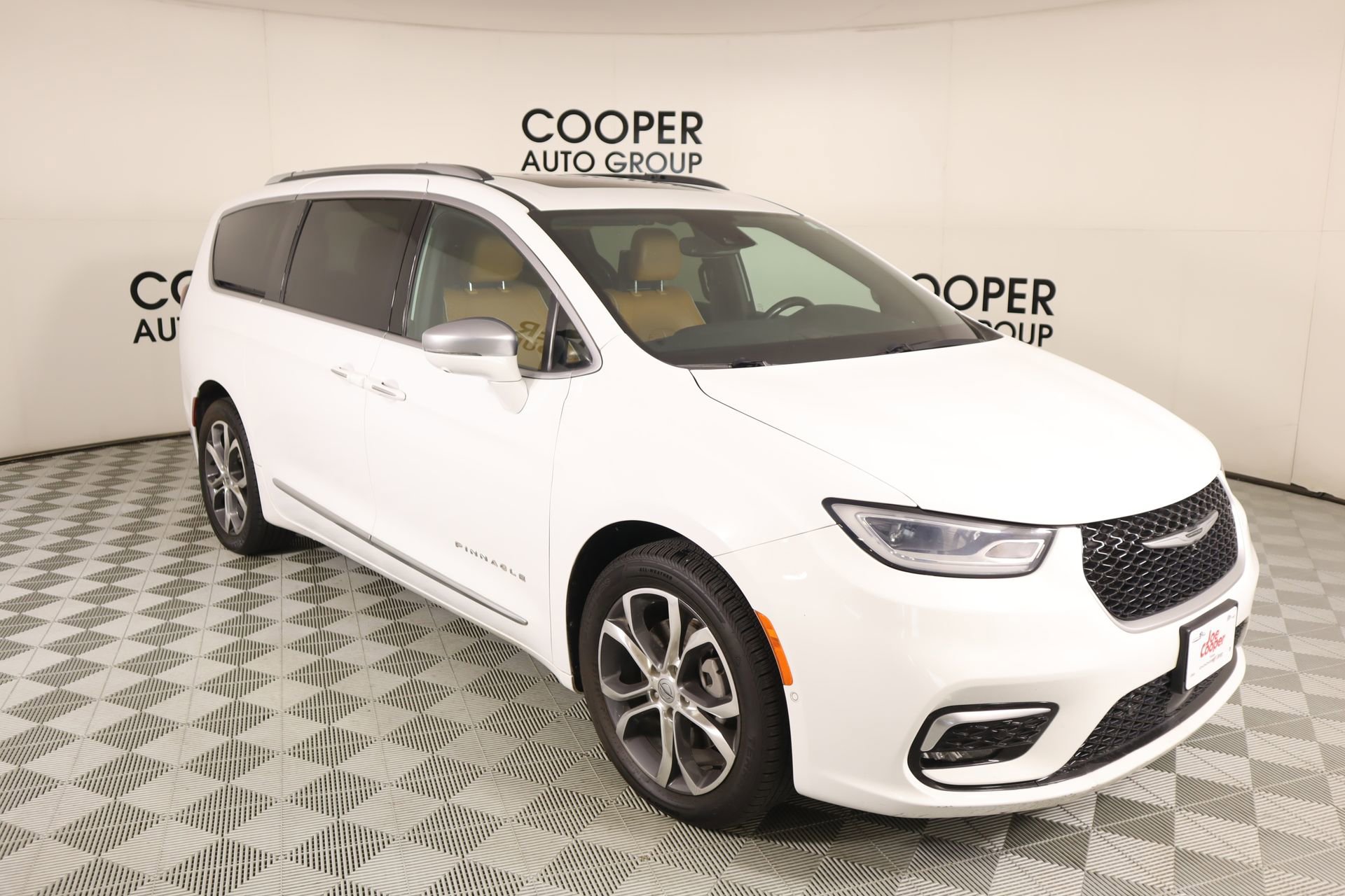 Used 2021 Chrysler Pacifica Pinnacle image 1