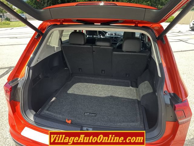 Used 2018 Volkswagen Tiguan SEL AWD/4WD image 35