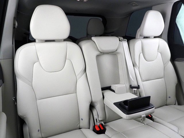 Used 2025 Volvo XC90 T8 Plus w/ Protection Package Premier image 17