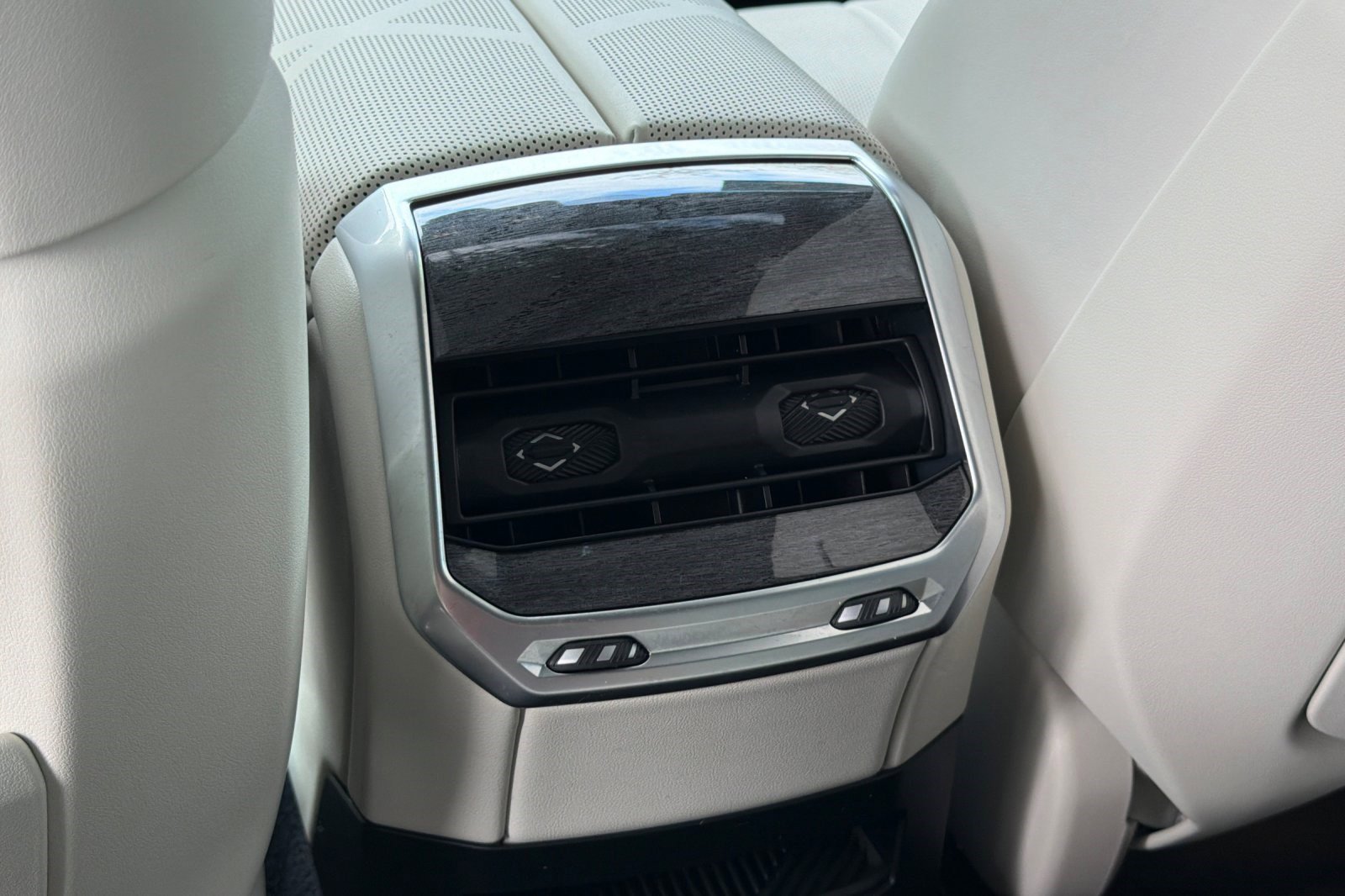 Certified 2023 BMW 740i w/ Executive Package RWD image 16
