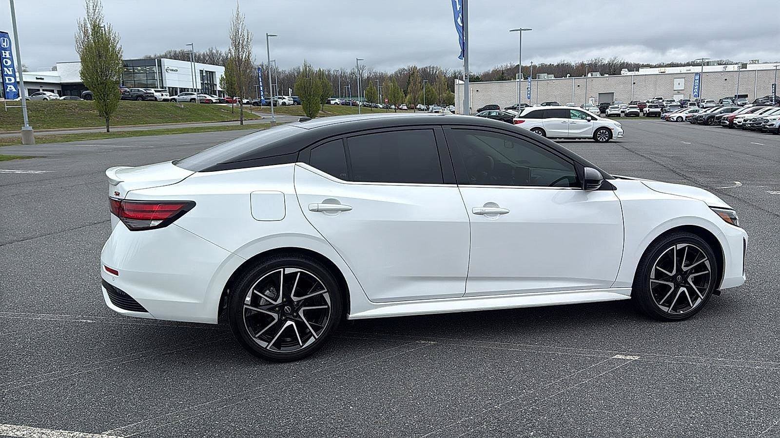 Used 2025 Nissan Sentra SR FWD image 4