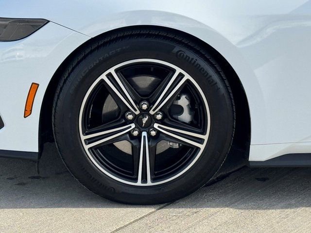 Used 2025 Ford Mustang Premium image 5