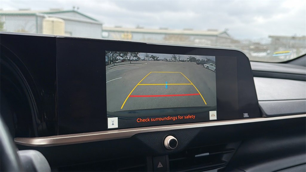 Used 2023 Toyota Crown Limited image 30