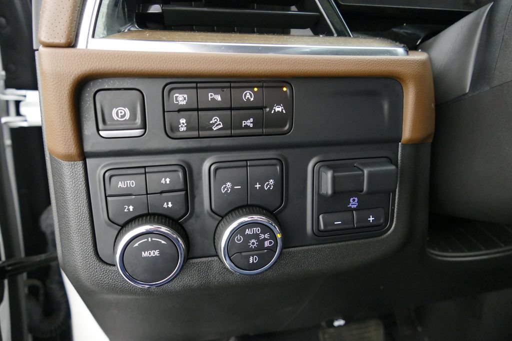 Used 2025 Chevrolet Tahoe High Country w/ Sun And Tow Package AWD/4WD image 14
