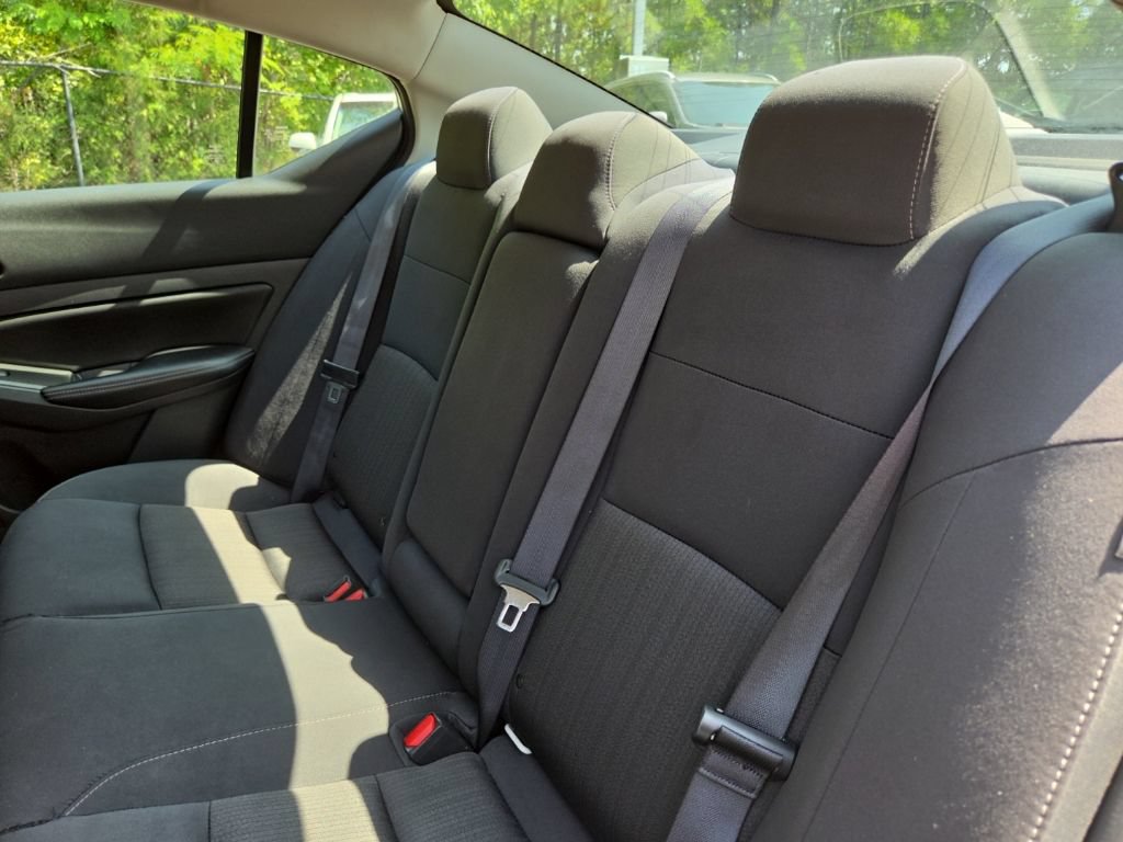 Used 2025 Nissan Altima 2.5 SV FWD image 32