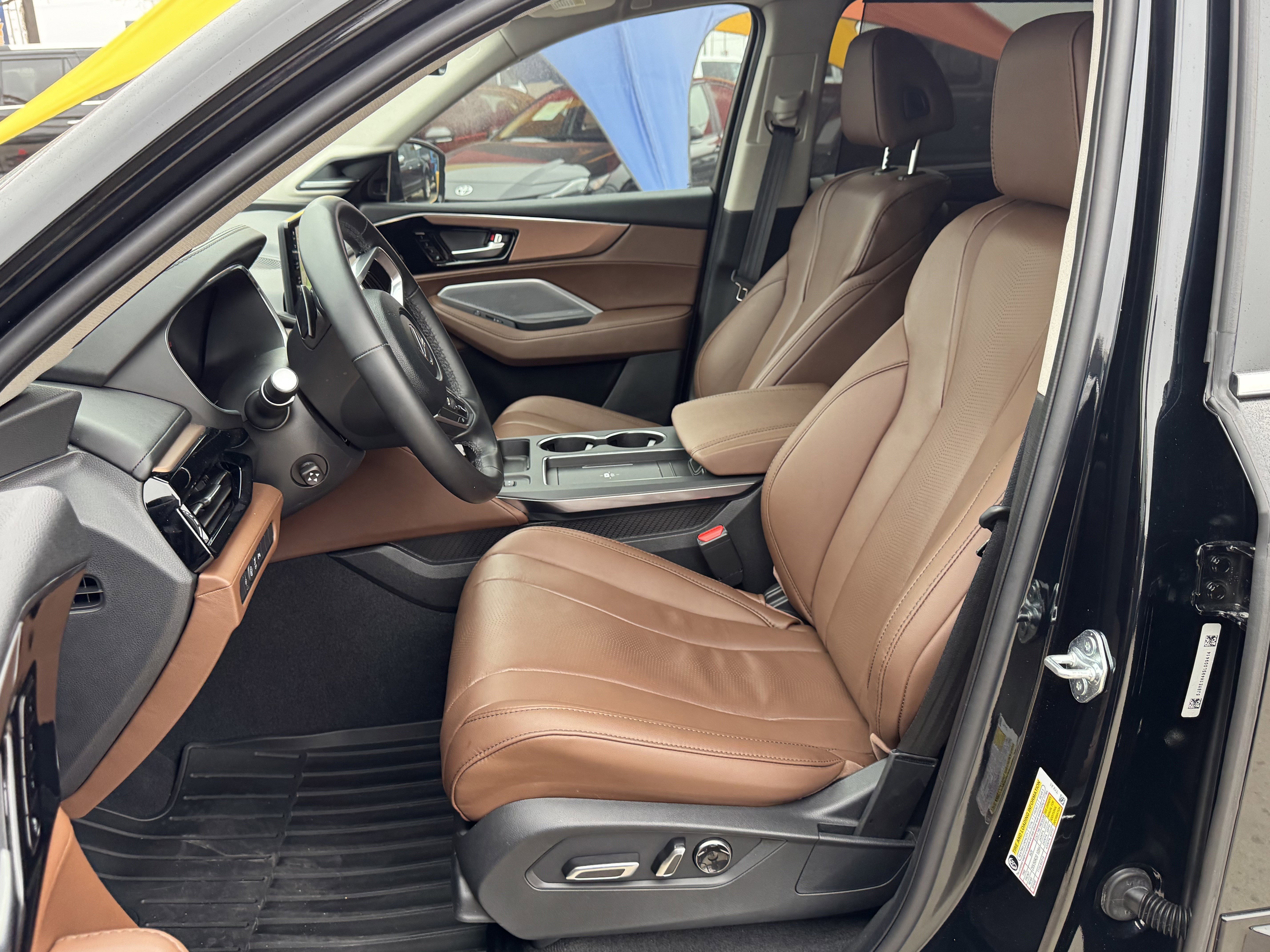 Used 2025 Acura MDX SH-AWD w/ Technology Package image 16