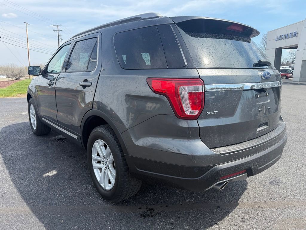 Used 2018 Ford Explorer XLT image 3