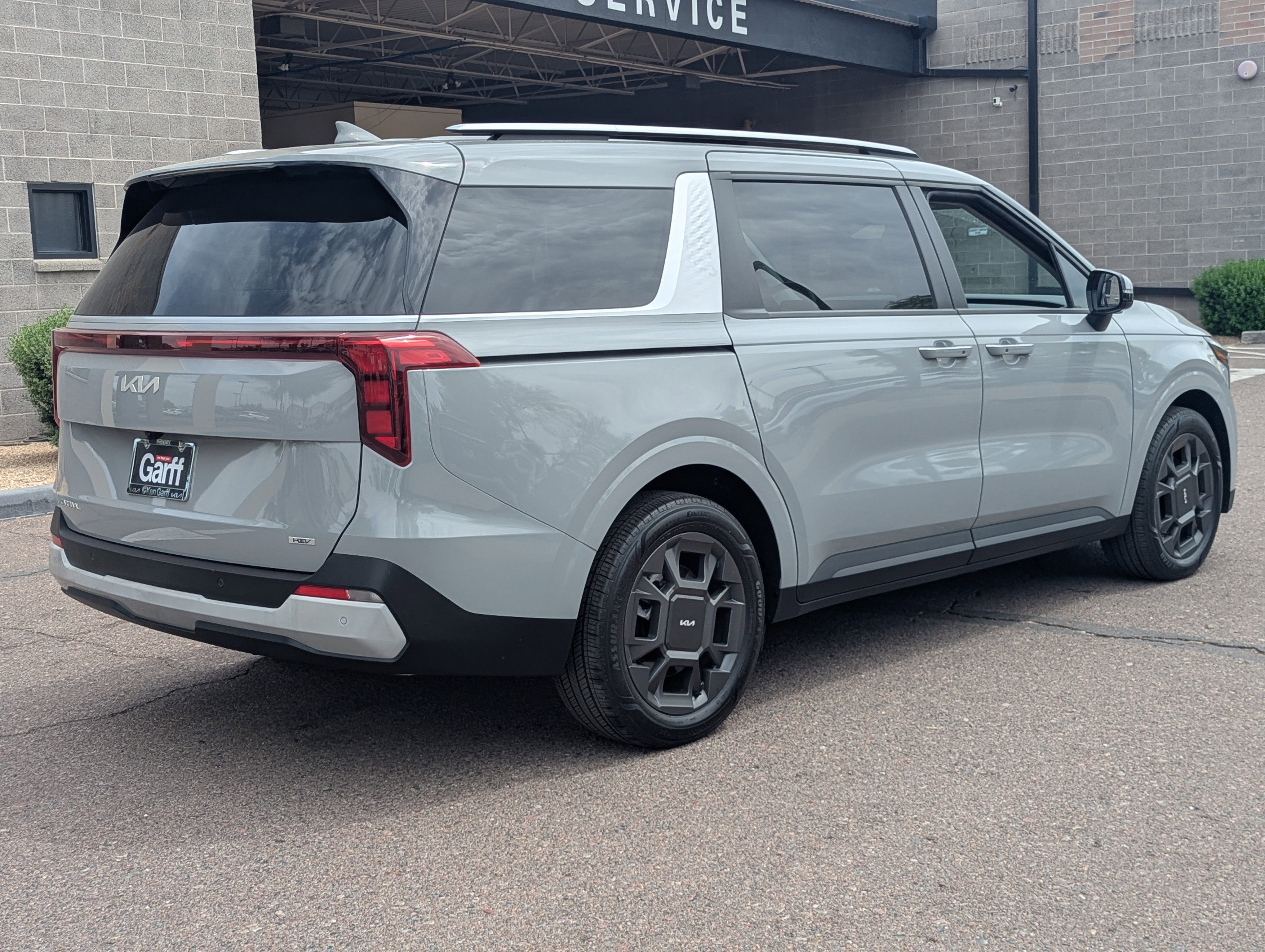 Certified 2025 Kia Carnival EX image 3