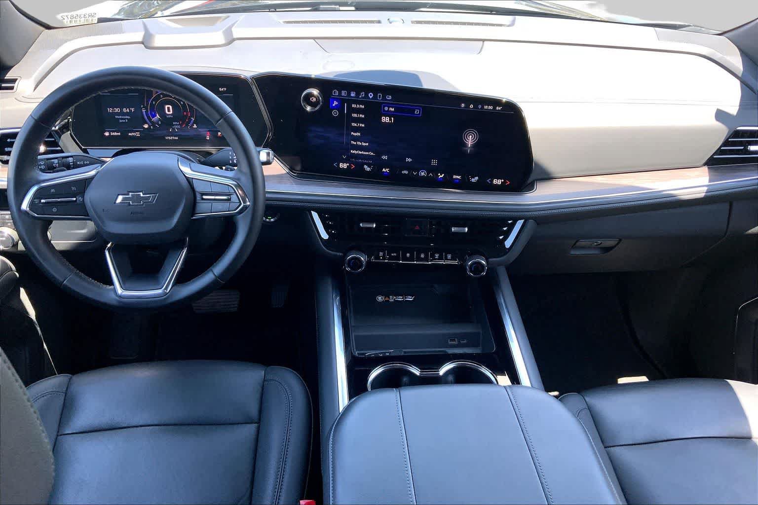 Used 2025 Chevrolet Suburban Z71 AWD/4WD image 15