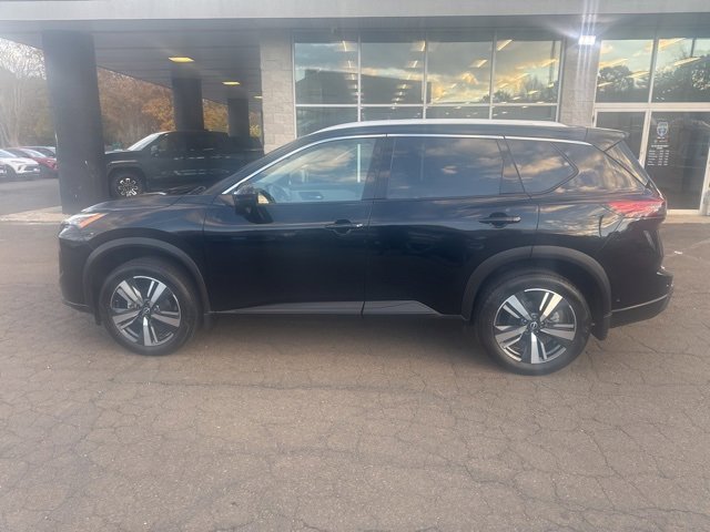 Used 2024 Nissan Rogue SL image 3