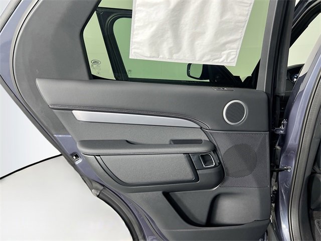 Used 2024 Land Rover Discovery Dynamic SE image 13