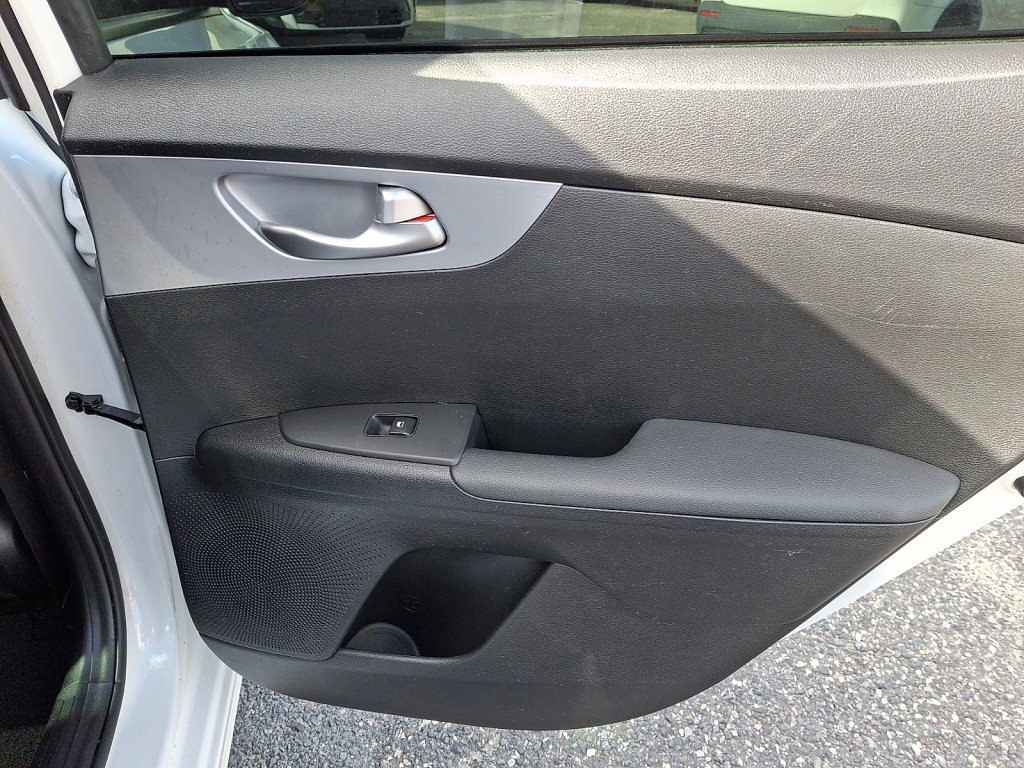 Used 2023 Kia Forte LXS image 14