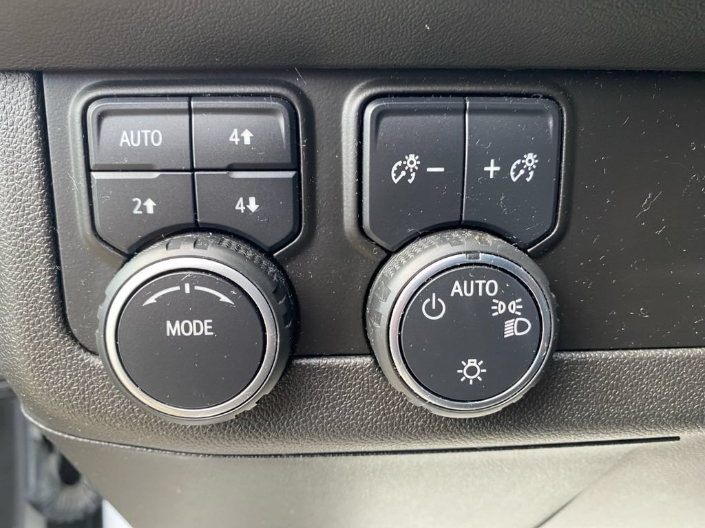 Used 2022 Chevrolet Tahoe Z71 w/ Luxury Package AWD/4WD image 36