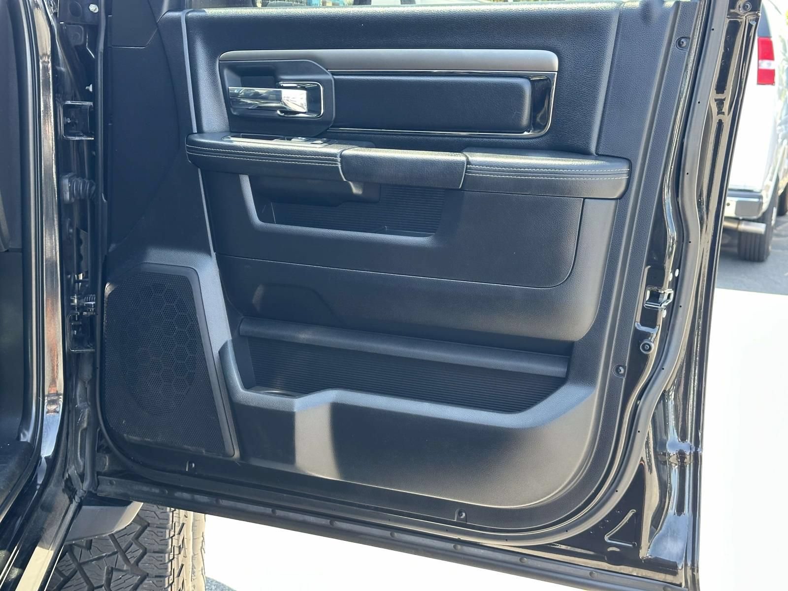 Used 2018 RAM 2500 Laramie w/ Sport Appearance Group AWD/4WD image 29