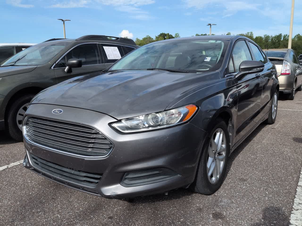 Used 2013 Ford Fusion SE FWD image 2