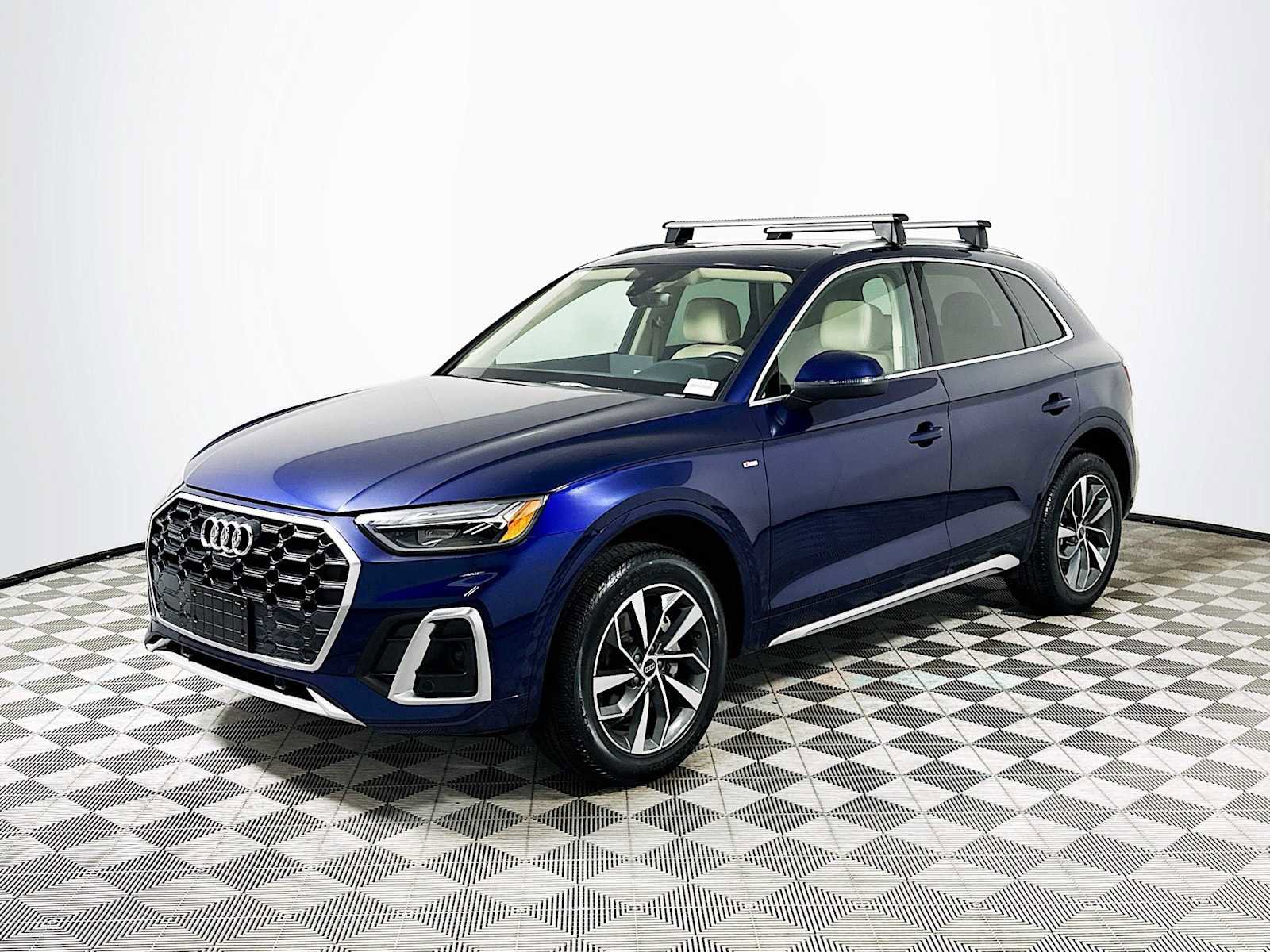 Certified 2023 Audi Q5 2.0T Premium Plus w/ Premium Plus Package image 3