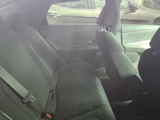 Used 2024 Hyundai Elantra SEL FWD image 4