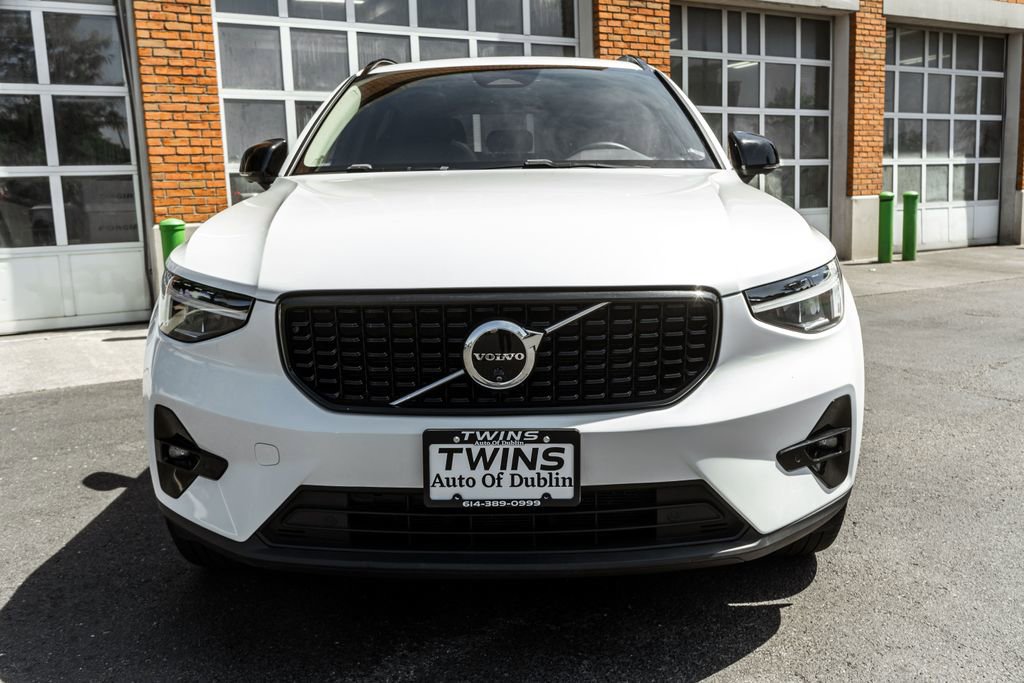 Used 2025 Volvo XC40 B5 Plus AWD/4WD image 32