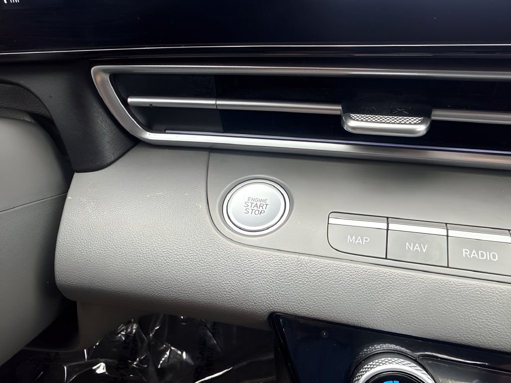 Used 2025 Hyundai Elantra SEL FWD image 22