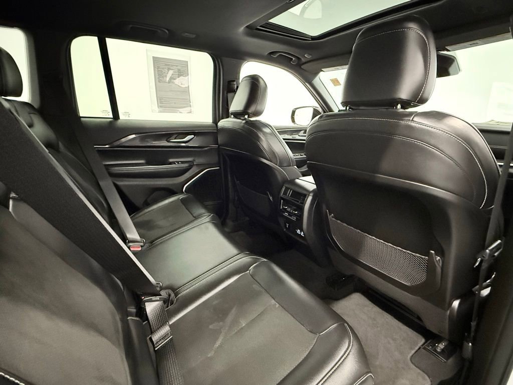 Used 2022 Jeep Grand Cherokee Altitude image 18