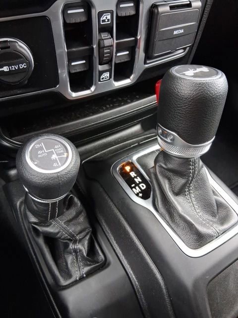 Used 2025 Jeep Wrangler Unlimited Sahara w/ Safety Group AWD/4WD image 29